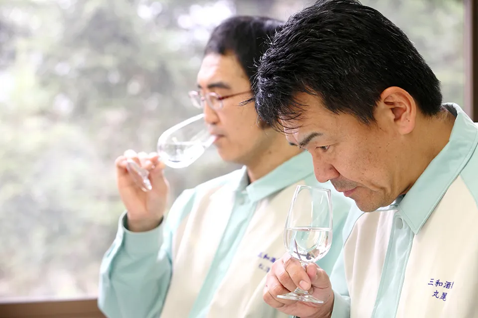 利き酒審査の様子