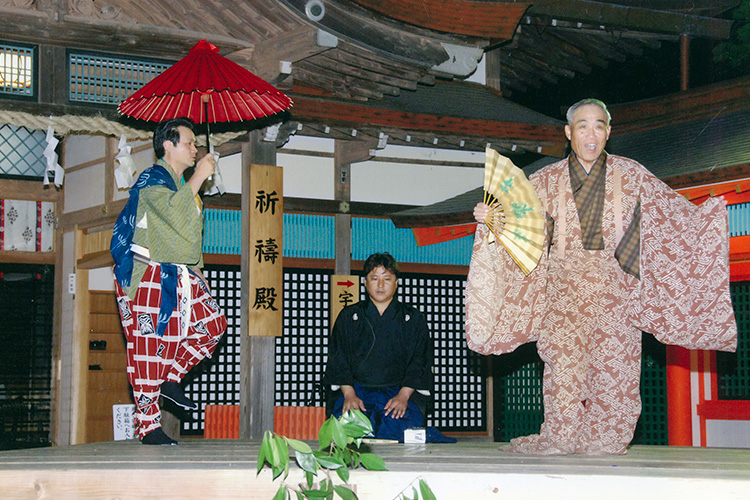 宇佐神宮上宮での夜参りイベント。左端が若林（2007年9月）
