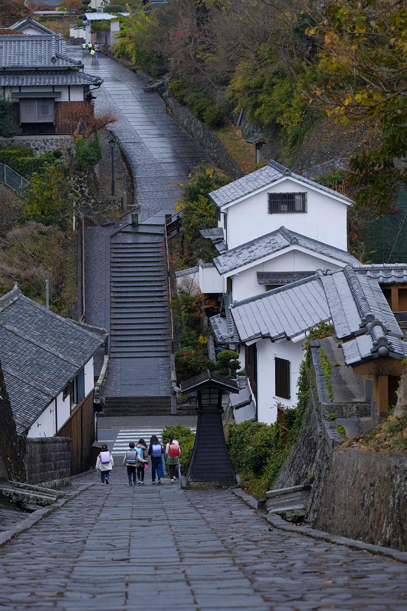 杵築市内の坂の多い町並み