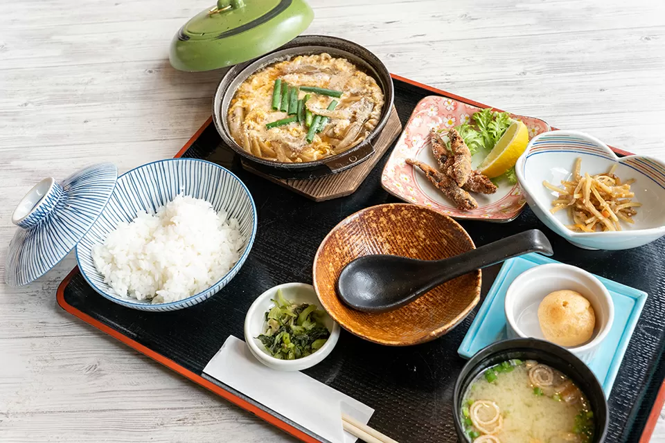 道の駅いんないのレストラン「いしばし茶屋」で食べられる「どじょう鍋定食」