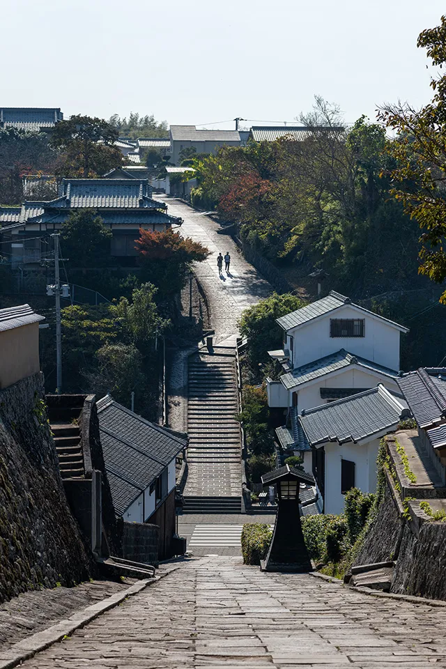 奥が南台、志保屋の坂。手前が酢屋の坂