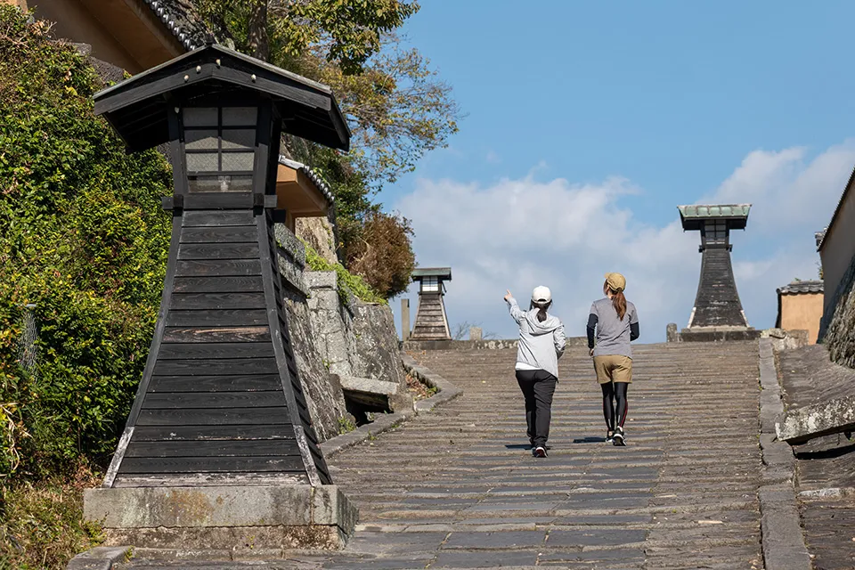 酢屋の坂。上りきった先が北台武家屋敷