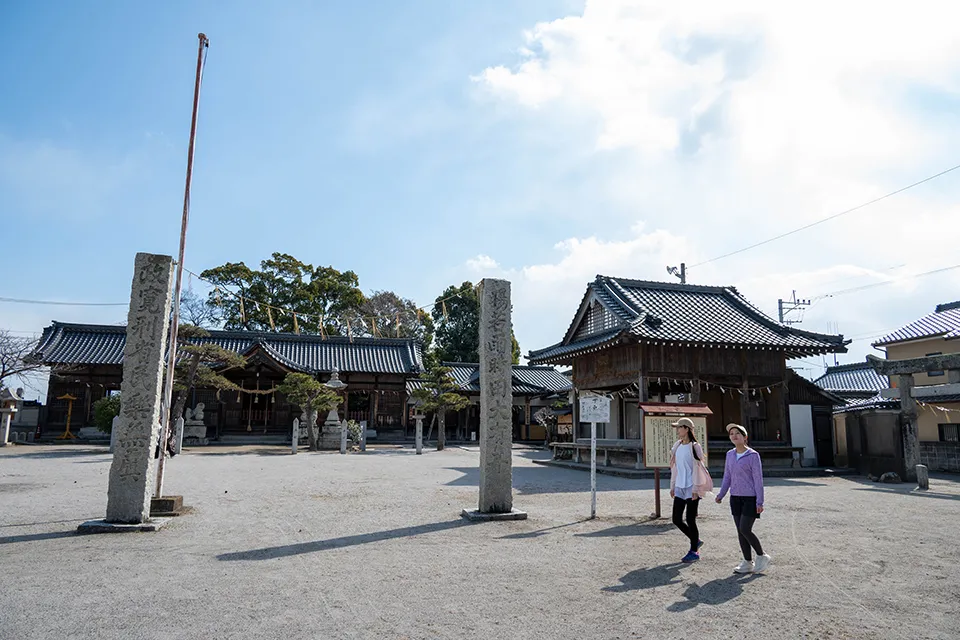 闇無浜神社。境内は広く、大きな曳車が行き交い多くの観客が詰めかける祭りの賑わいが想像できる