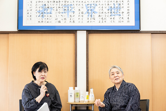 （左）作家・ライター 藤田千恵子（右）糀屋本店社長 浅利 妙峰さん