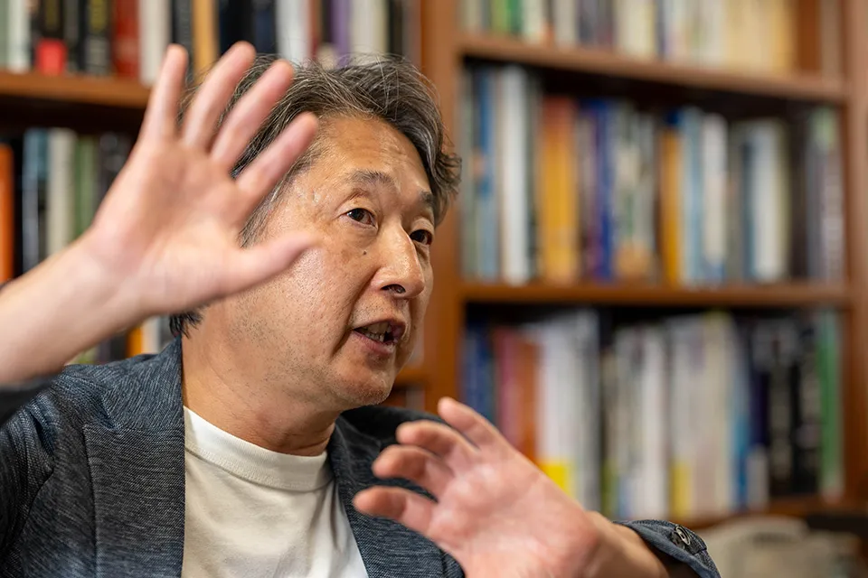 東京大学大学院理学系研究科の太田博樹教授（東京大学本郷キャンパスの太田研究室）