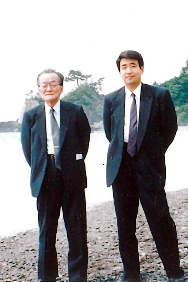1992年撮影。左が入社当時の社長・和田昇（撮影当時は会長）、右が下田（写真提供：下田雅彦）