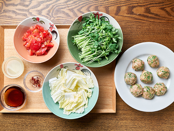 パクチー団子と白菜のナンプラートマト鍋の材料
