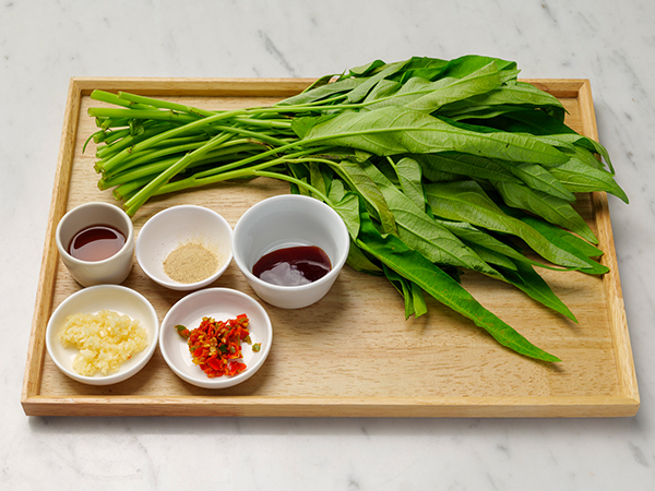 タイ風青菜炒めの材料