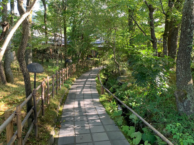 「由布院 玉の湯」の小道