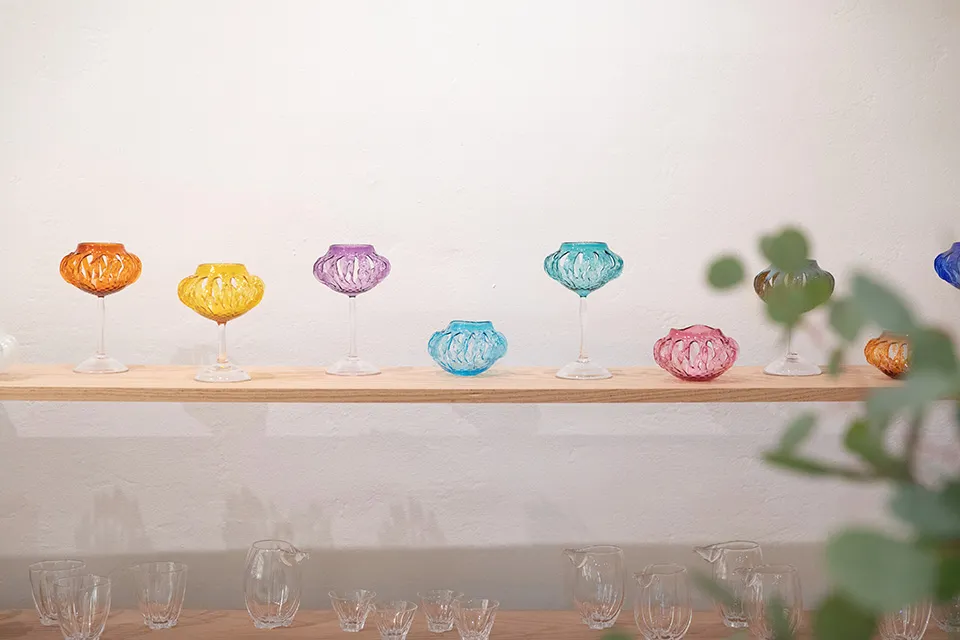 静かに揺れる火で生活を照らす「灯り作品」たち（Photo by Tomoko Matsubayashi）